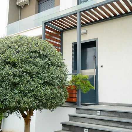 Apartment Modern House!